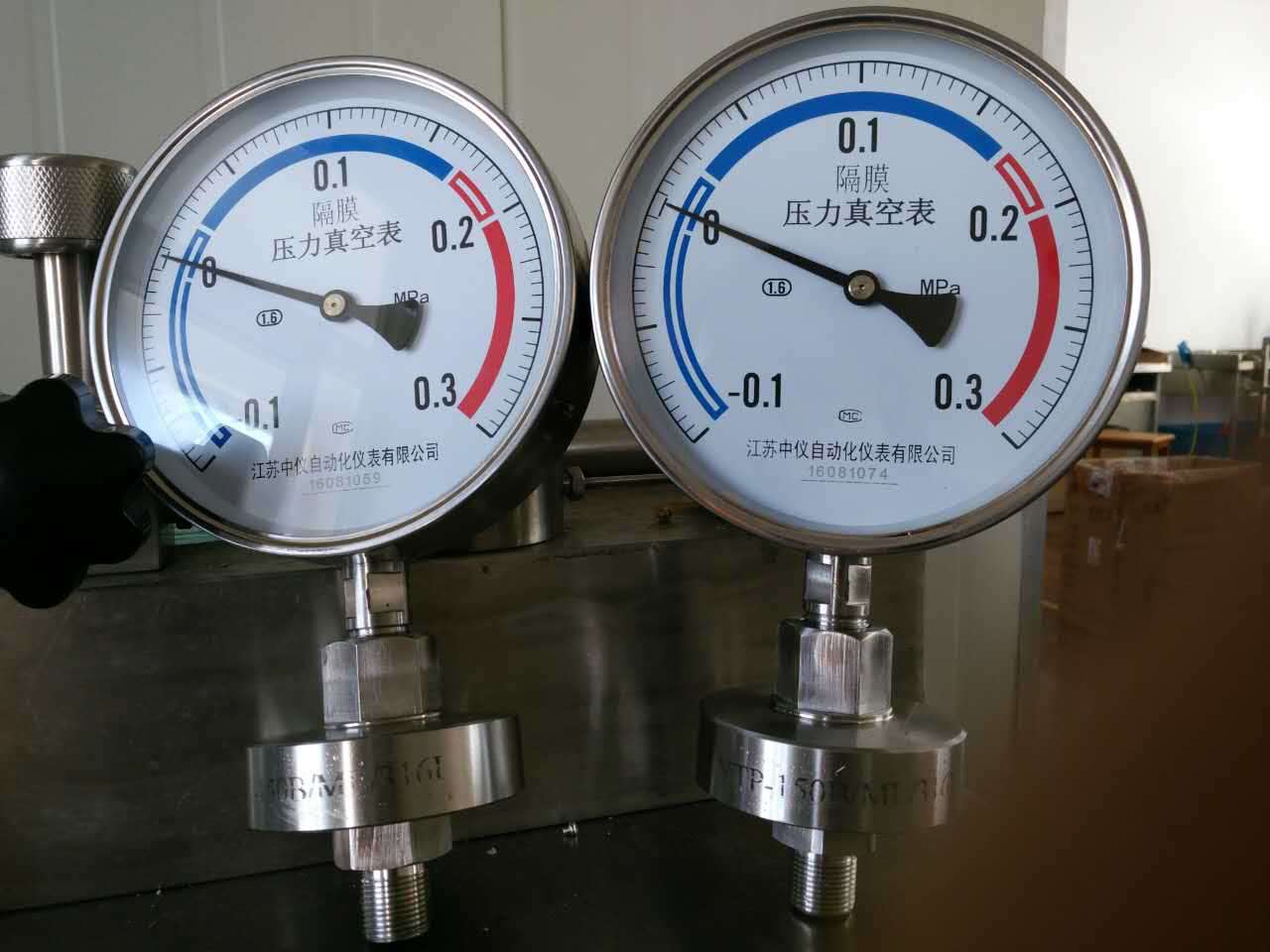 膜(mo)片壓力(lì)表選擇(zé)時要注(zhù)意什麽(me)